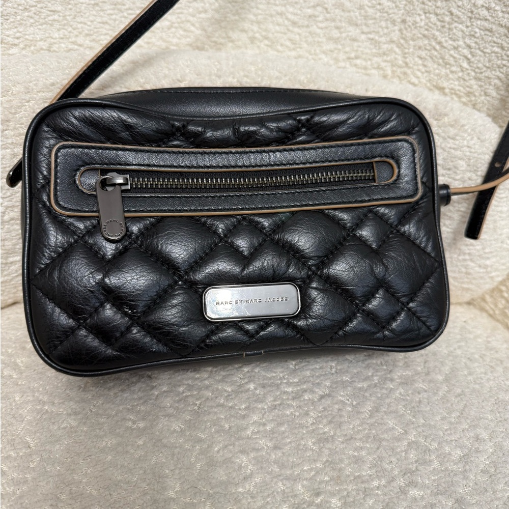 VINTAGE MARC JACOBS QUILTED CROSS BODY BAG